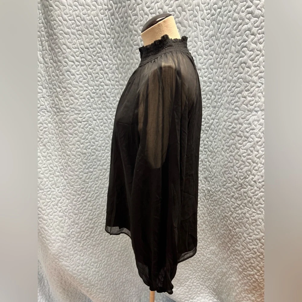 Long sleeve smocked top - Picture 2 of 10